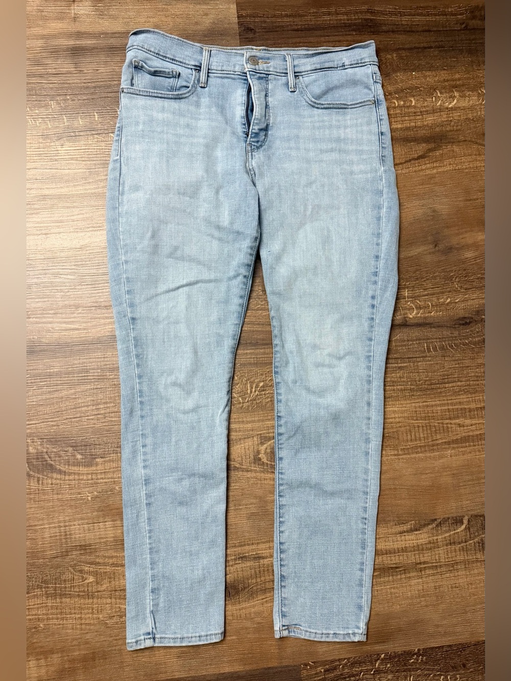 Levi’s 311 Shaping Skinny Jeans Women’s Size 31 Light Wash Stretch Denim